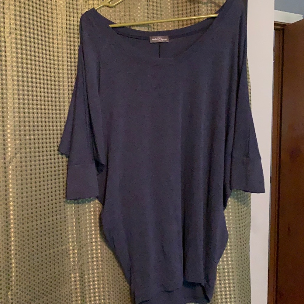 Blue 3/4 sleeve light weight sweater. Cinch bottom